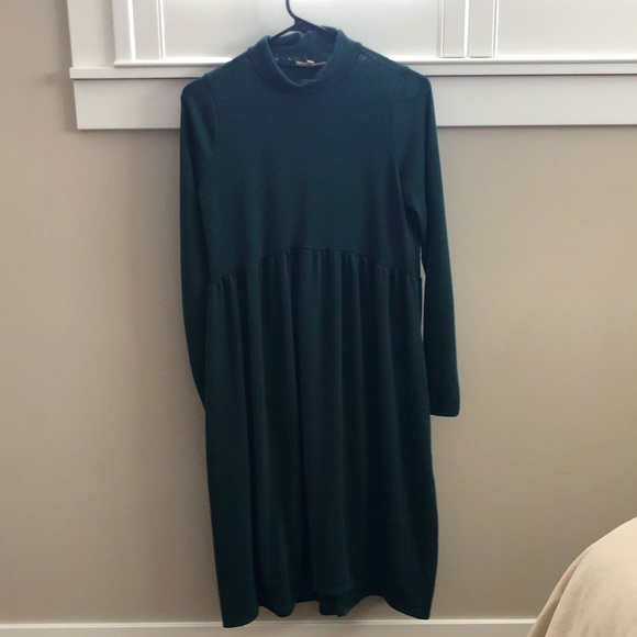 Long Sleeve Green Dress - Picture 5 of 5